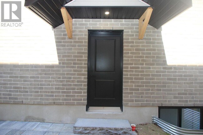 Building Photo - 2098 Saddlerock Ave