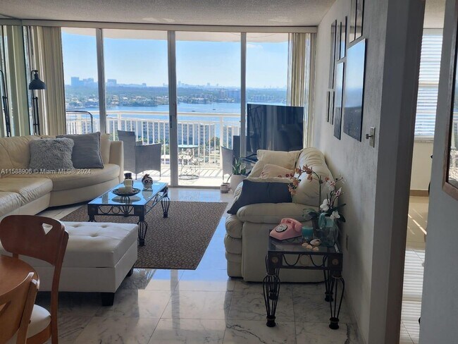 Foto del edificio - 18041 Biscayne Blvd