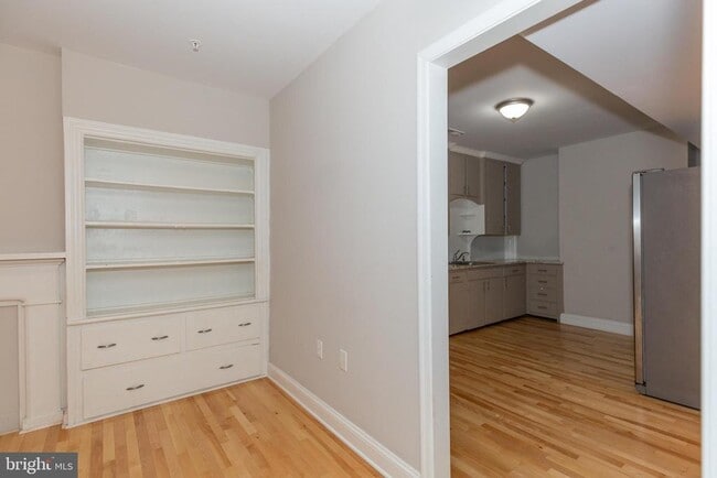 Foto del edificio - 212 W Burke St