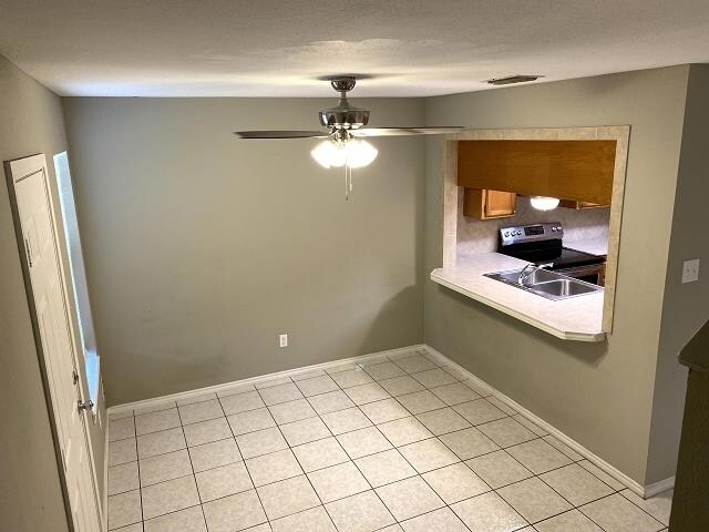 Foto del edificio - 8911 McPherson Rd