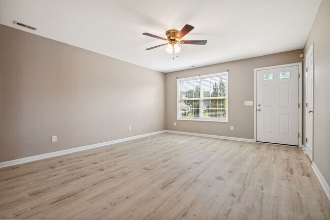 Foto del edificio - North East Single Family Home: Available Now