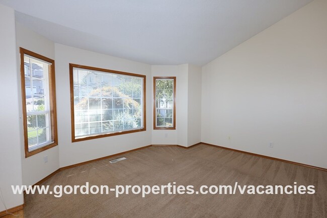 Foto del edificio - $2,495.00 - SE Condor Pl - Gresham 3 bedro...