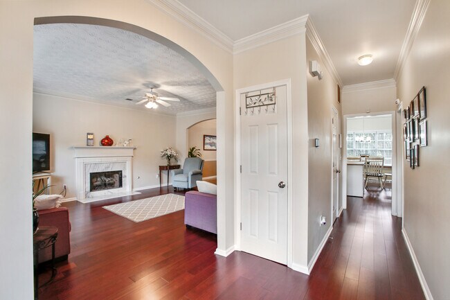 Building Photo - 3840 Cherry Ridge Walk
