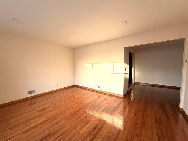Building Photo - 304 Columbia Ave