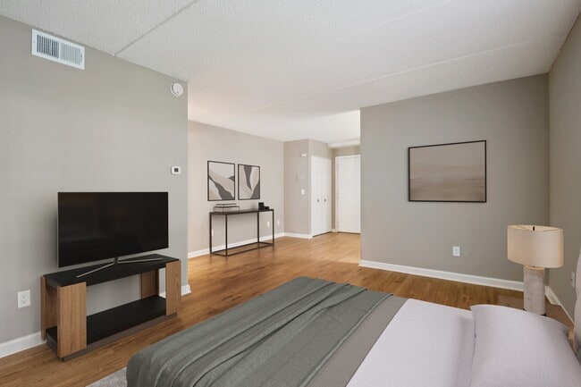 Building Photo - French Court