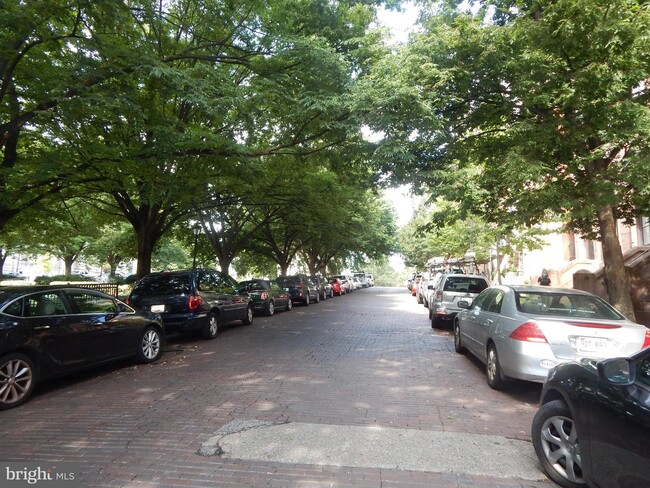 Foto del edificio - 24 E Mt Vernon Pl