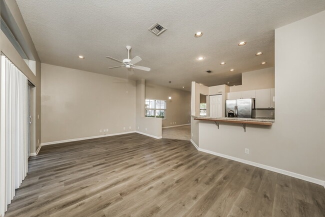 Foto del edificio - 966 Bluewood Terrace