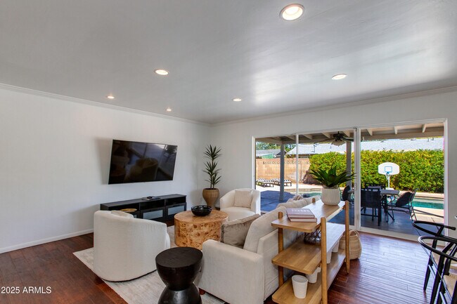 Building Photo - 5110 E Verde Ln