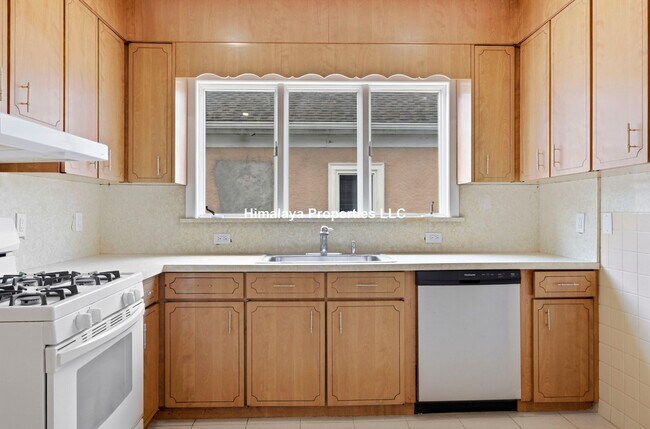 Building Photo - 111 Hillsdale Rd