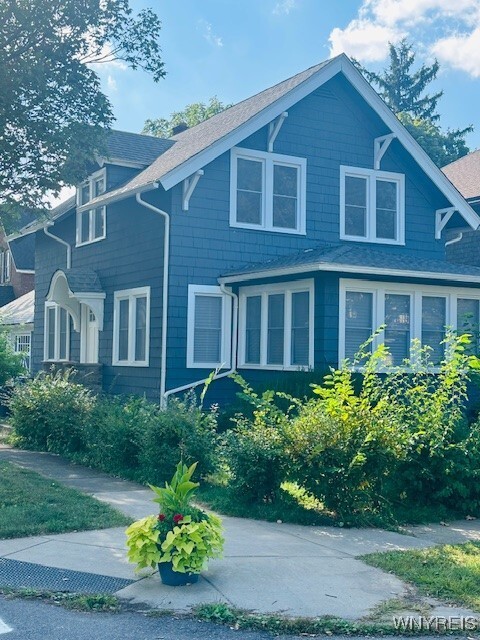 Primary Photo - 58 Montrose Ave