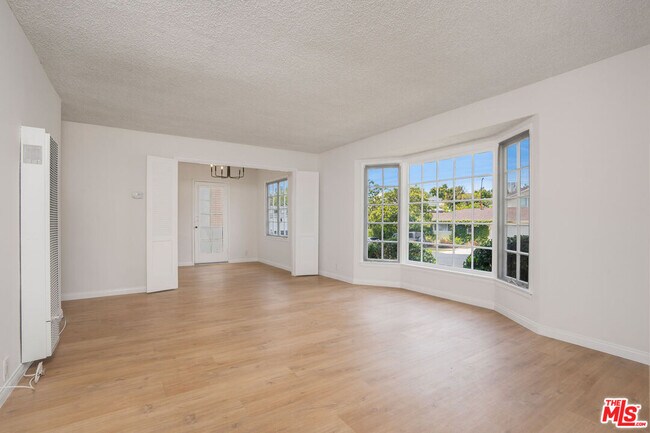 Foto del edificio - 10534 Eastborne Ave