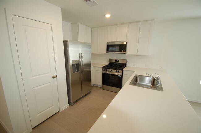 Foto del edificio - 16219 Domestic Dove Wy