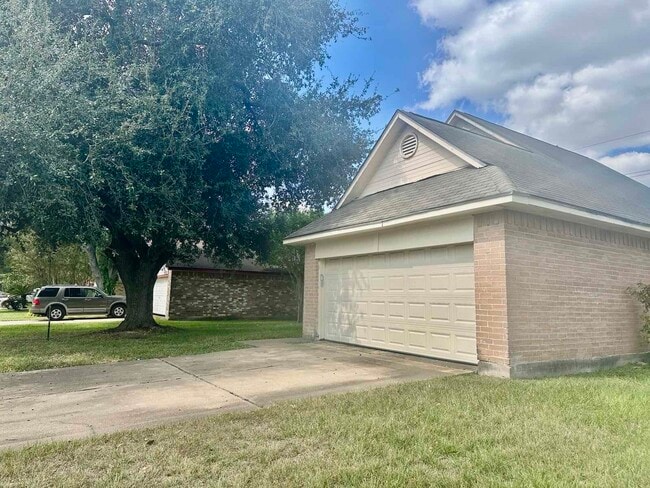 Foto del edificio - 21918 Pearl Lake Dr