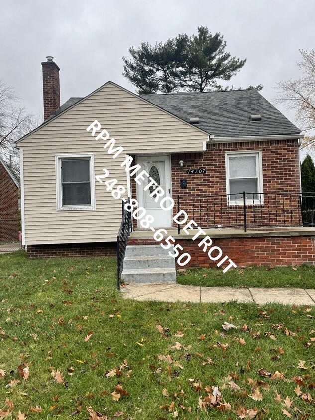 Primary Photo - EASTPOINT BUNGALOW READY TO BE MOVED INTO.