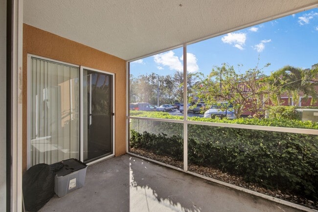 Building Photo - ANNUAL UNFURNISHED 2/2 IN NAPLES!!