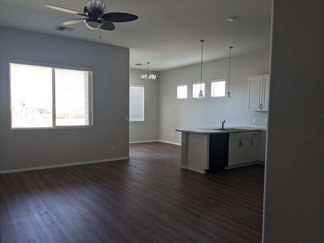 Foto del edificio - 5640 Brinson Ln