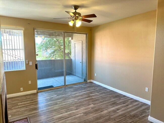 Foto del edificio - Stunning and spacious Portofino condo at Lakewood.