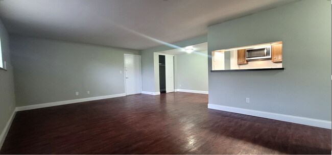 Foto del edificio - Beautiful Two Bedroom One Bath Apartment Home