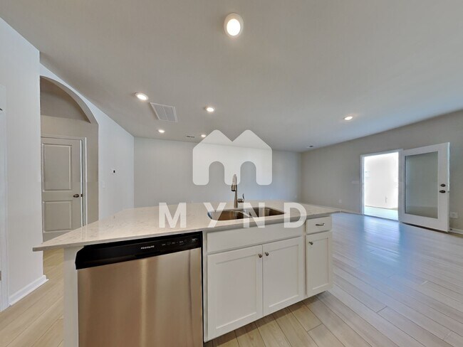Building Photo - 249 Red Tail Way