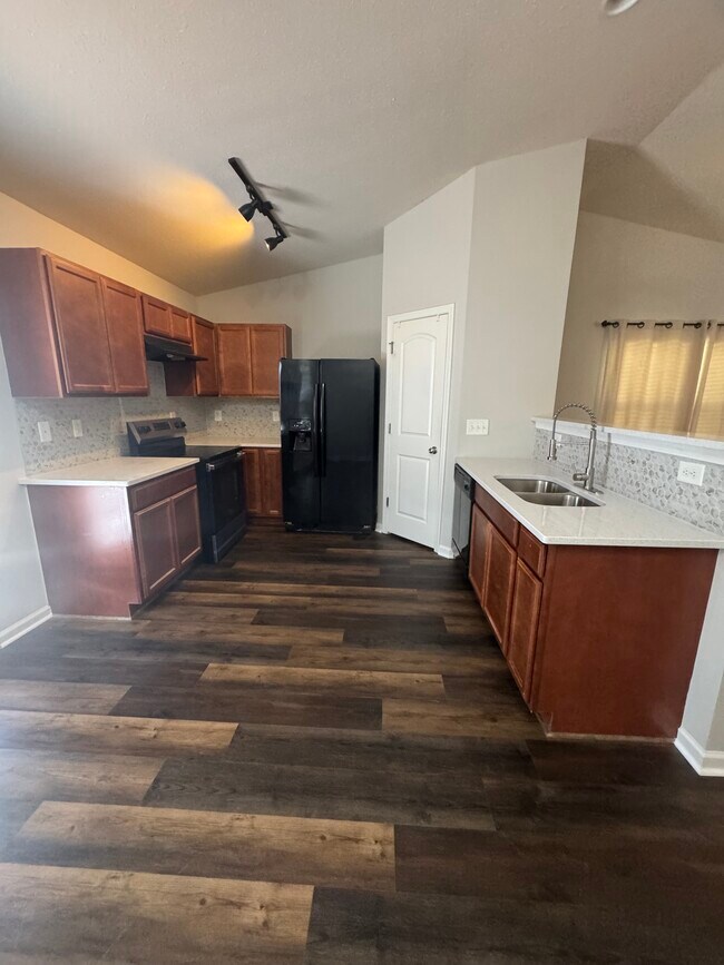 Building Photo - 1617 Friendly Rd