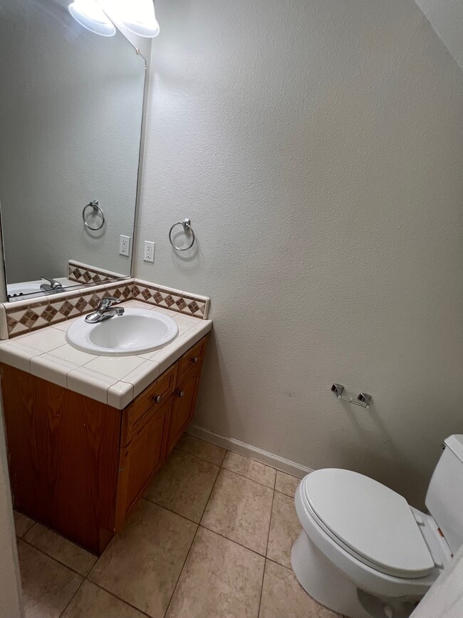 Building Photo - 415 Hetherington Cir