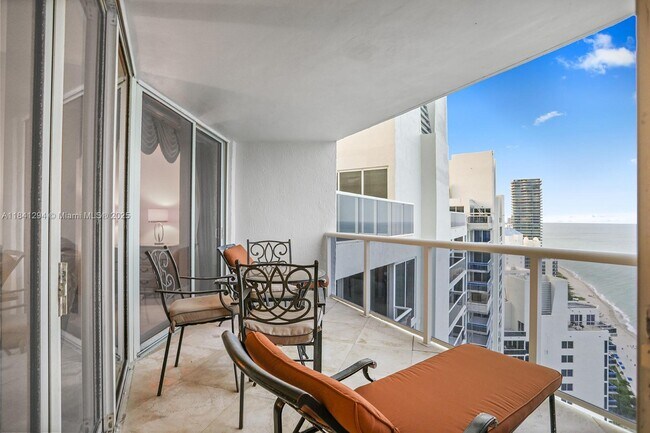 Foto del edificio - 19111 Collins Ave
