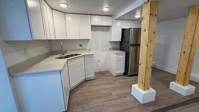 Foto del edificio - Freshly Renovated 2bd/1ba with New Appliances Near Campus