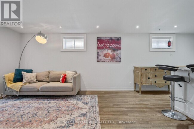 Building Photo - 19 Guild Hall Dr