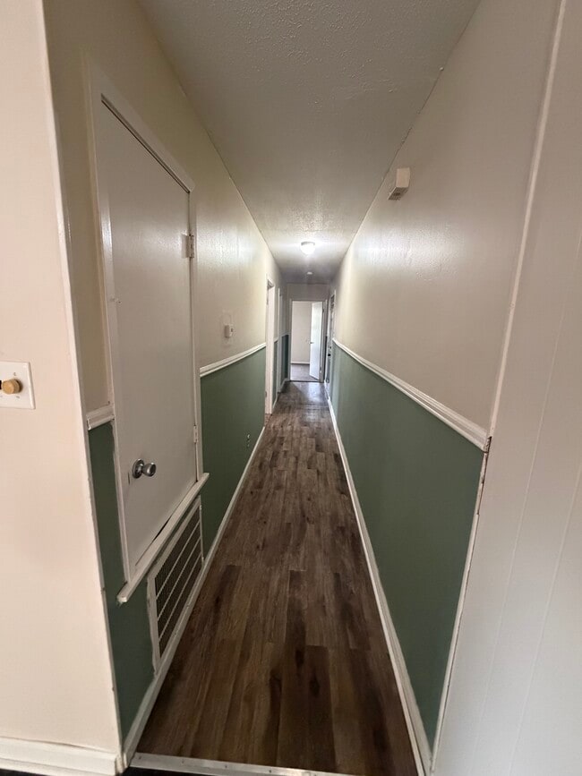 Building Photo - 113 Marble St