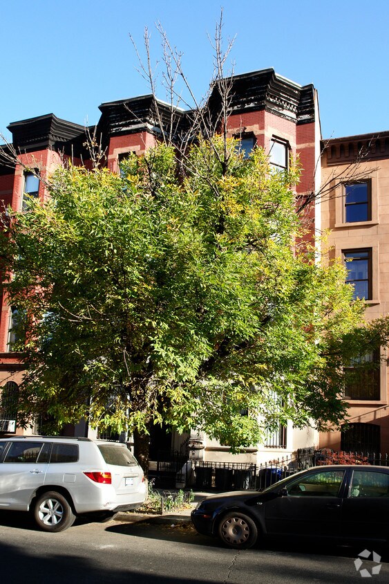 Building Photo - 751 Union St