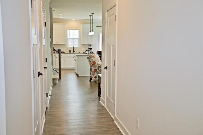 Building Photo - 138 Roseridge Dr