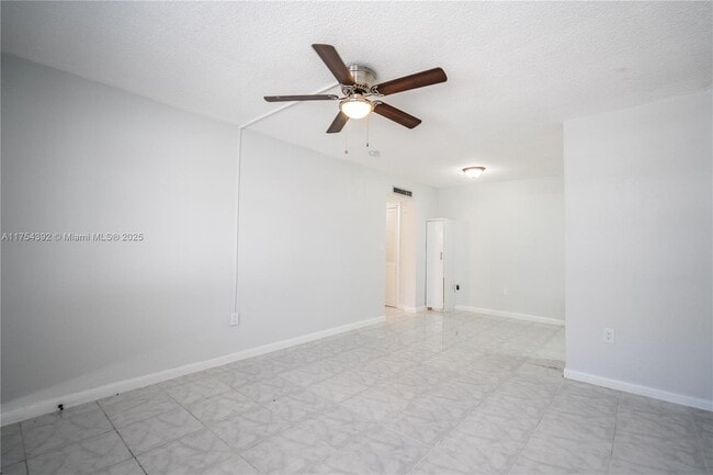 Building Photo - 450 NE 82nd Terrace