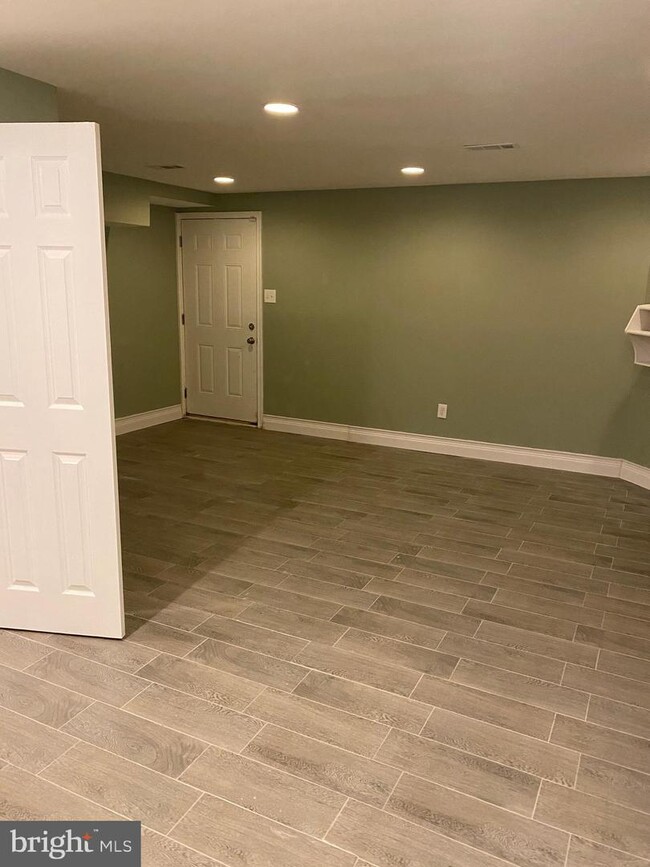 Building Photo - 105 Courtland Woods Cir