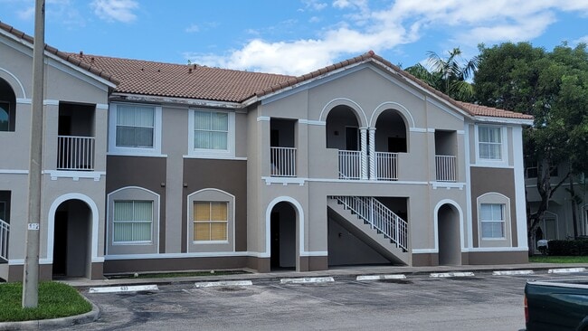 corner unit-ground floor - 1536 SE 26th St