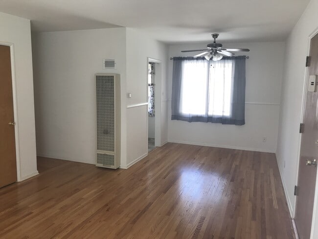 Building Photo - Thompson