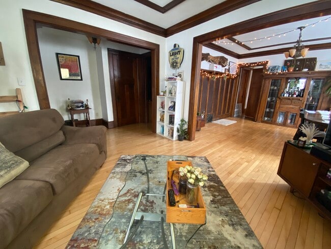 Building Photo - 319 E Montana St