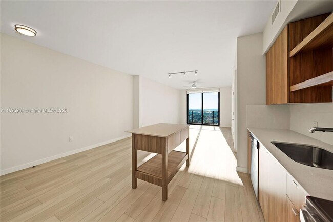 Foto del edificio - 555 NE 8th St