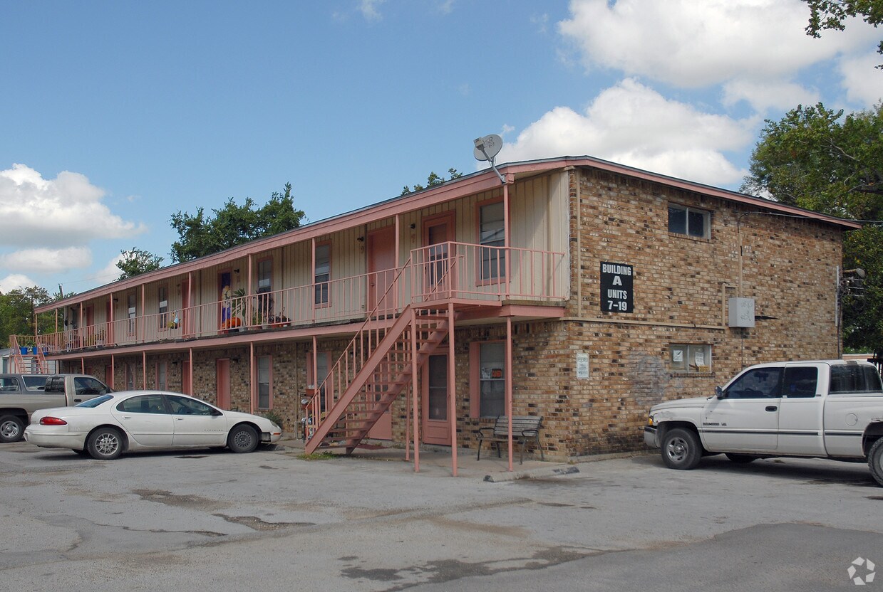 Primary Photo - 975 Ashland Blvd