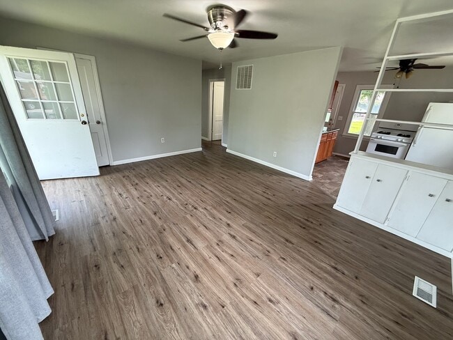 Foto del edificio - 1916 S Taft Ave