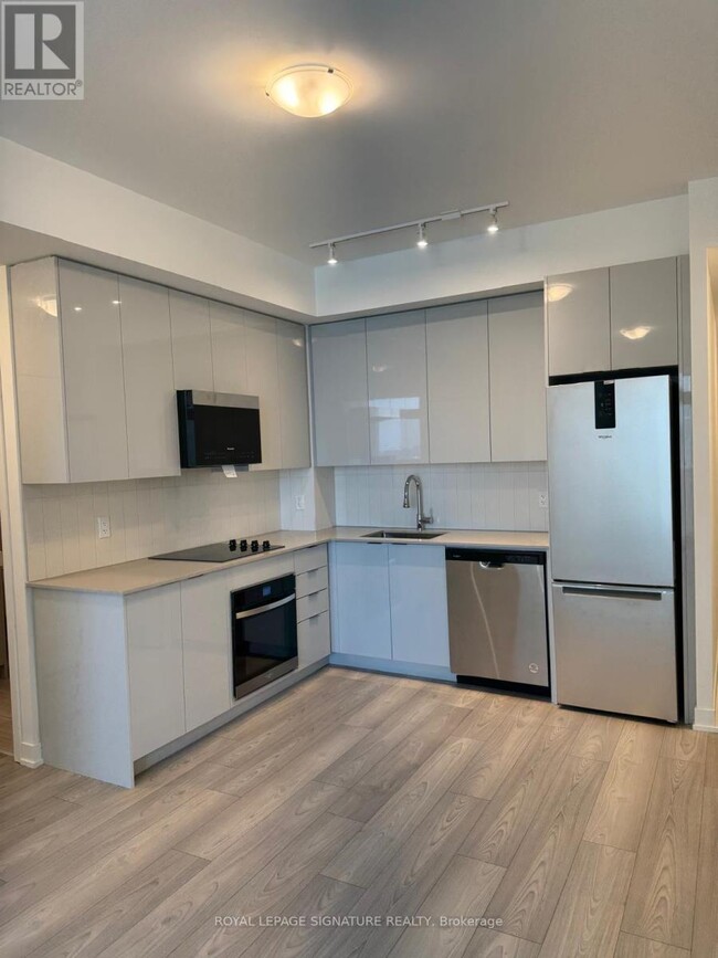 Building Photo - 498-2498 Caldari Rd