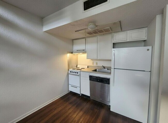 Foto del edificio - 701 W 25th St