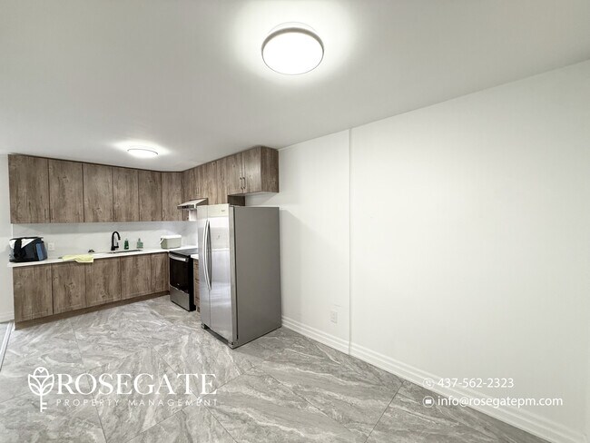 Building Photo - Spacious & Newly Renovated 4-Bedroom + Den...