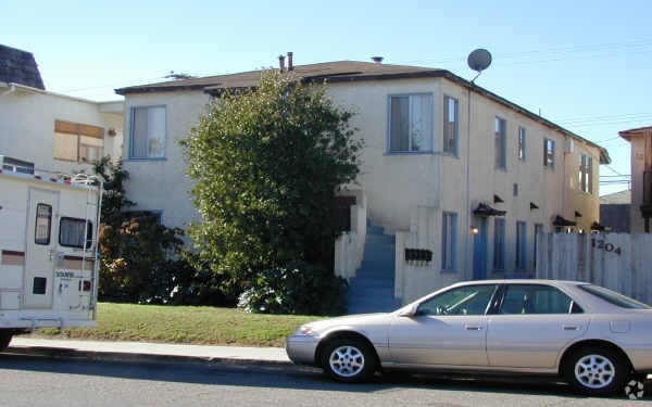 Building Photo - 1206 Ocean Ave