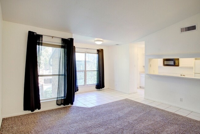 Building Photo - Now Available! Gated 2BR/2BA Condo in N Arlington!
