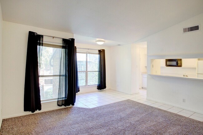 Foto del edificio - Now Available! Gated 2BR/2BA Condo in N Arlington!