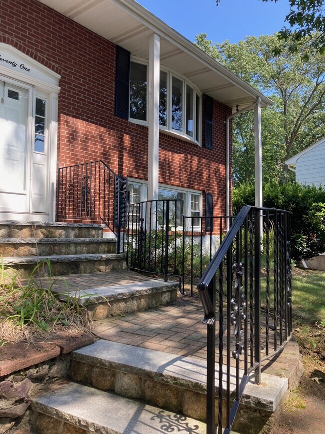 Building Photo - 271 Ridge St