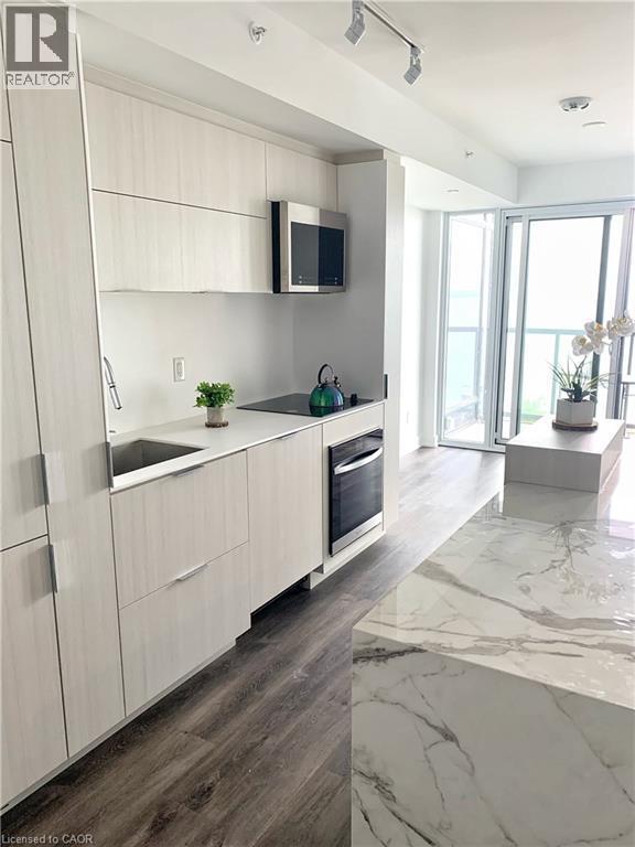 Building Photo - 370 Martha St