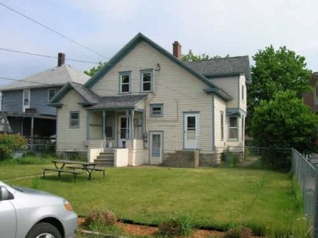 Building Photo - 715 E 6th St