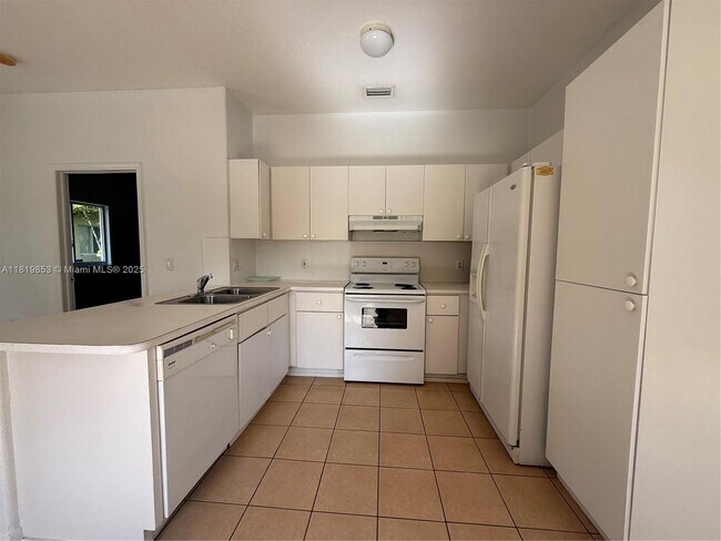 Building Photo - 13232 Old Biscayne Dr