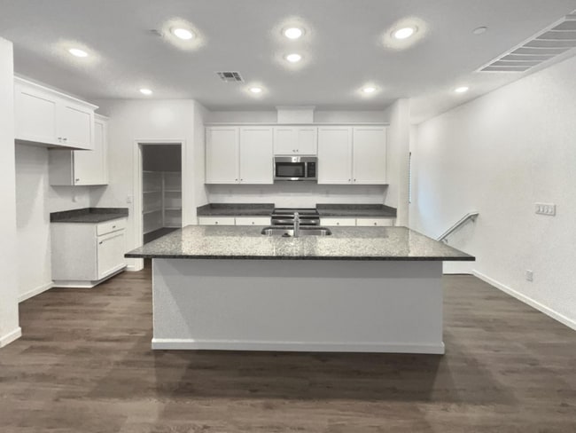 Building Photo - 12153 Alamosa Dr